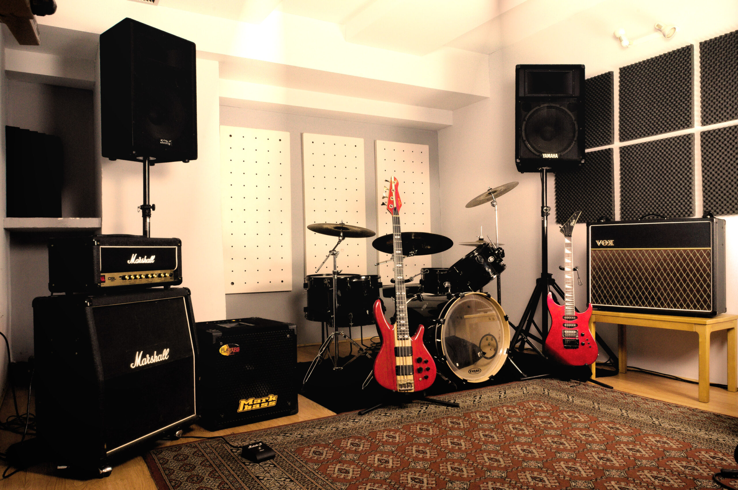 Acondicionamiento acústico de un local de ensayo